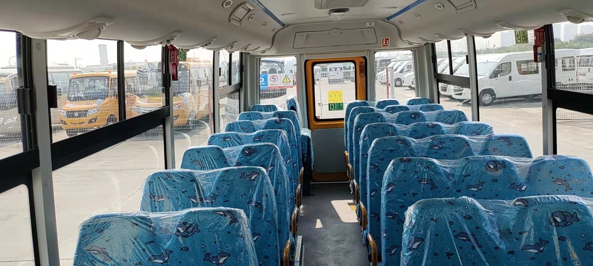 小學生校車圖片/小學生校車樣板圖 (4)