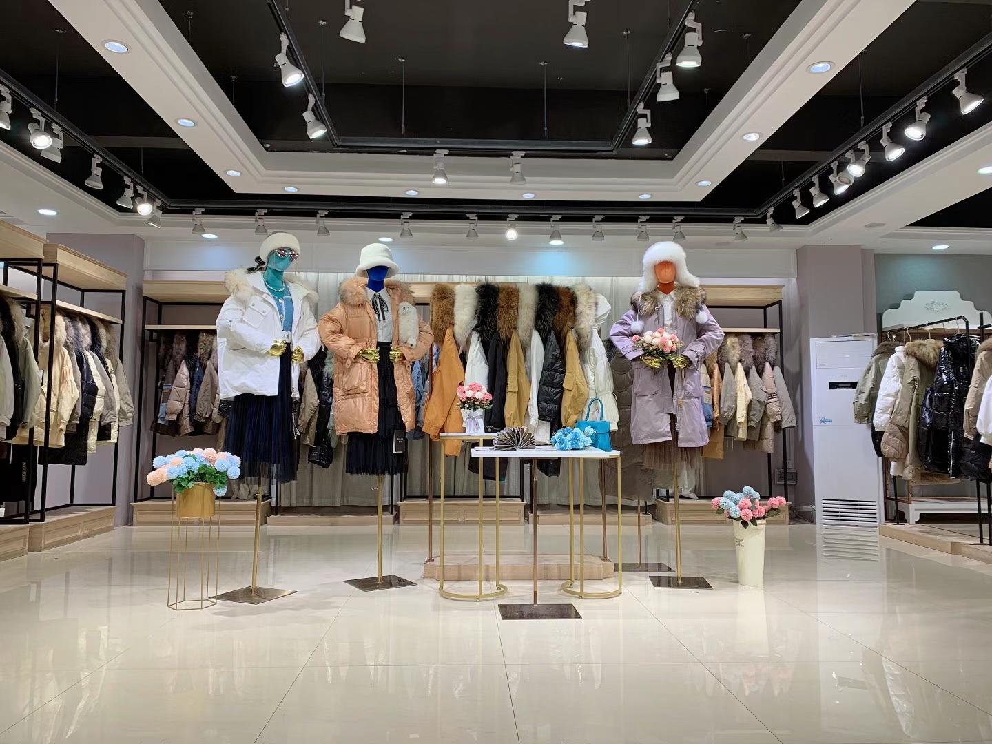 摩卡素2021冬當(dāng)新新款皮草羽絨服品牌女裝折扣批發(fā)供應(yīng)商