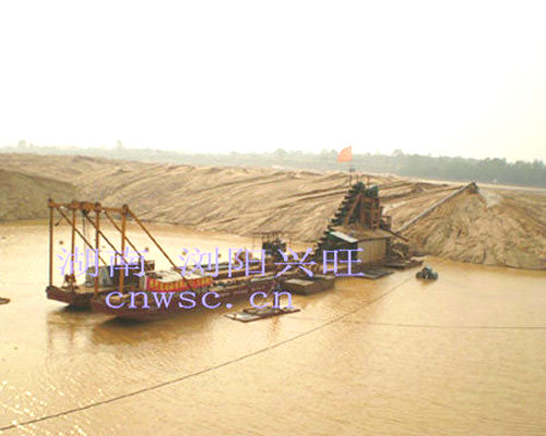 淘金船機(jī)械設(shè)備廠家 價(jià)格 ，日處理量5000方，出口國外廠家供應(yīng) 瀏陽淘金船設(shè)備