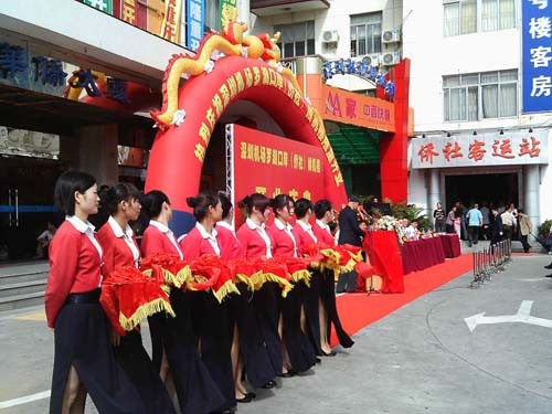 佛山商場(chǎng)開業(yè)主持人就找金銘禮儀慶典有限公司