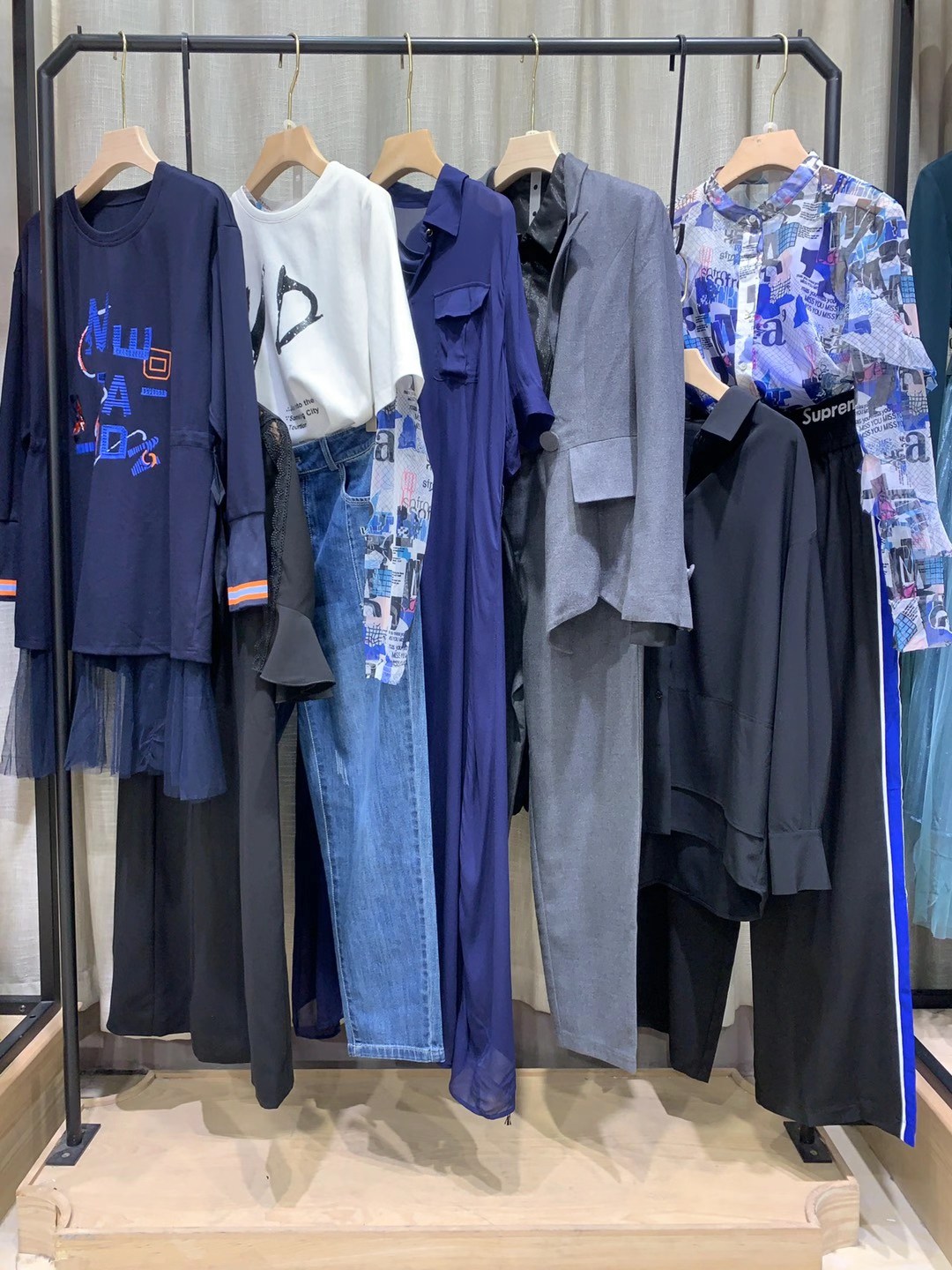 名 牌女裝蒂梵茜2022春折扣女裝店尾貨庫存批發(fā)供應(yīng)鏈