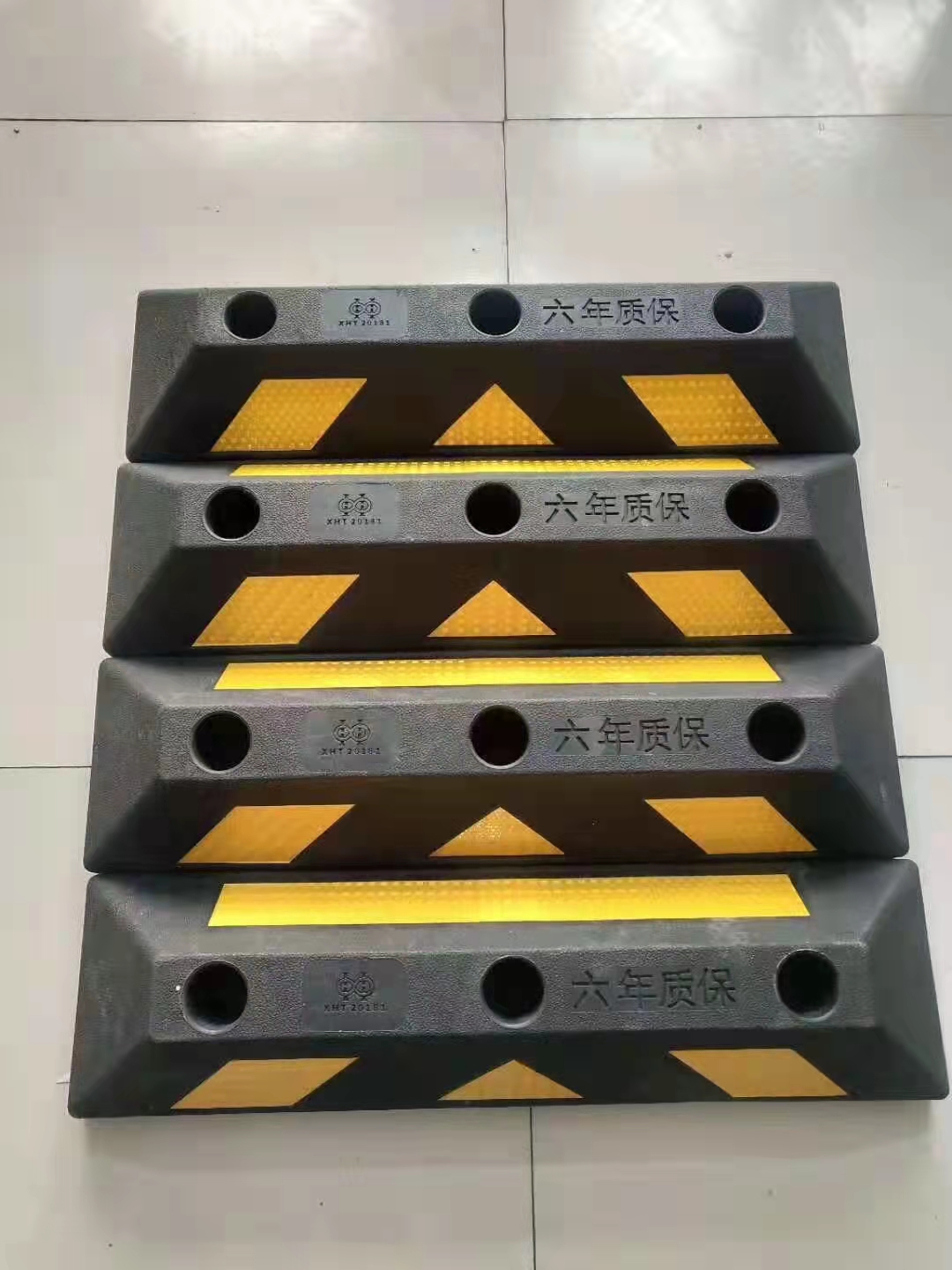 减速汽车库听车位挡车器橡胶停车桩限位器车轮倒车阻车器