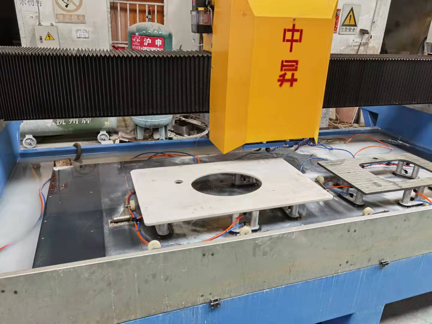 中升供應(yīng)石巖板盆孔機(jī)-佛山石英石開(kāi)孔磨邊機(jī)價(jià)格
