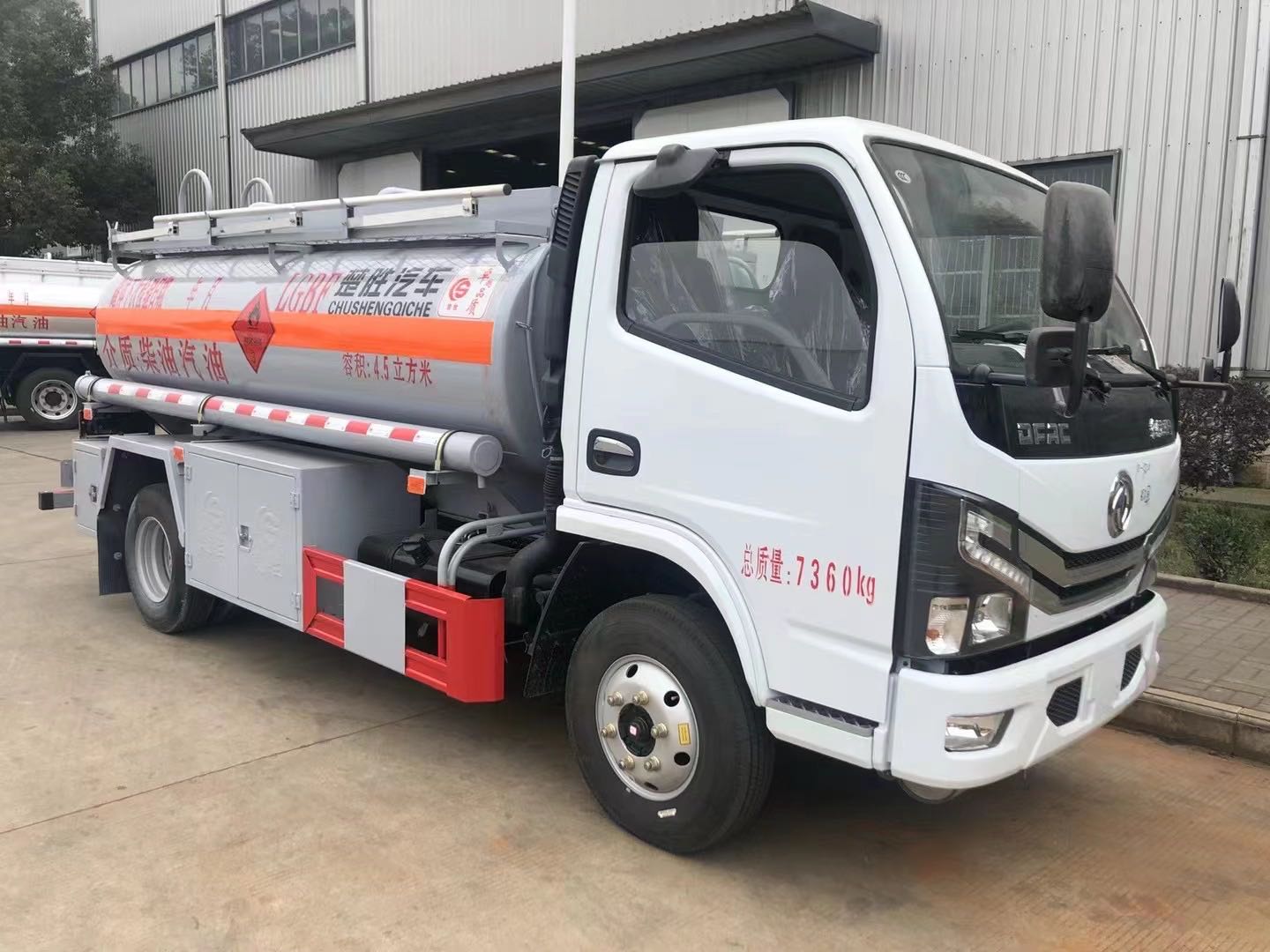 5噸油罐車價格  國六東風(fēng)5噸油罐車現(xiàn)車出售  國六東風(fēng)5噸加油車價格