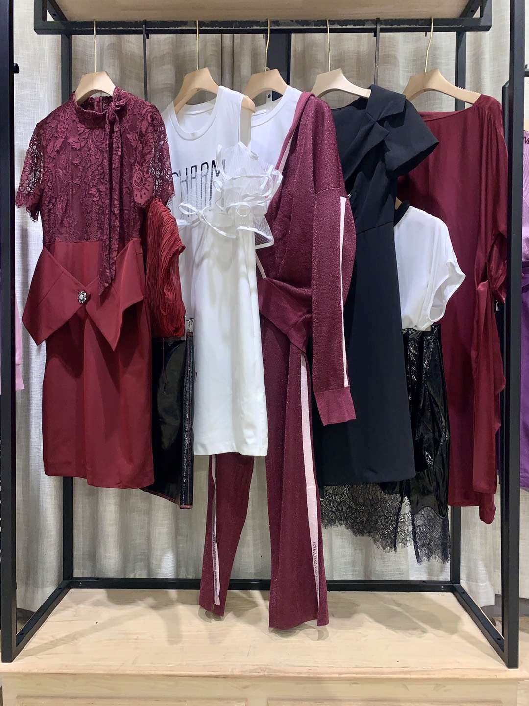 馬克華菲同風(fēng)格品牌芭蒂娜 2022春品牌折扣女裝尾貨批發(fā)