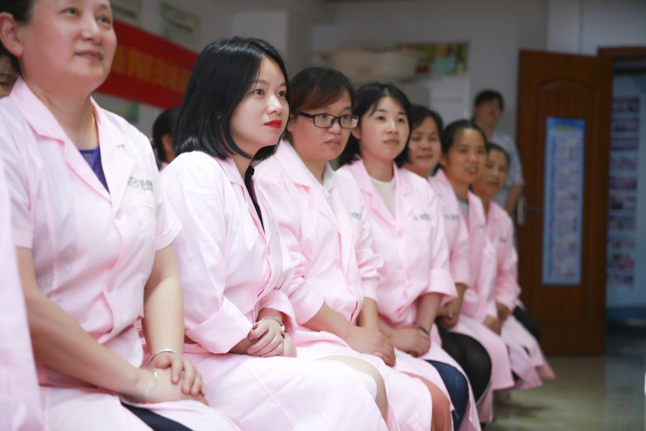 當育嬰師的月薪多少，工資待遇怎么樣 育嬰師工資