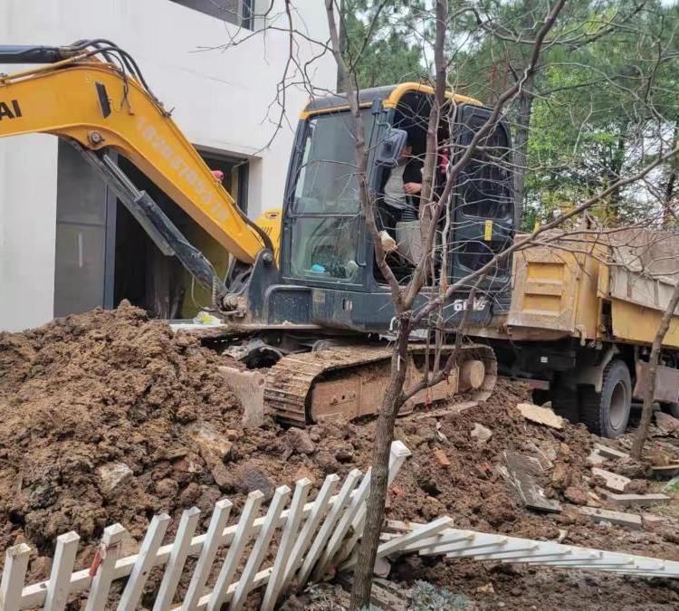 義烏建筑工地垃圾清運(yùn)價(jià)格，裝修垃圾清理電話 義烏建筑垃圾清運(yùn)電話