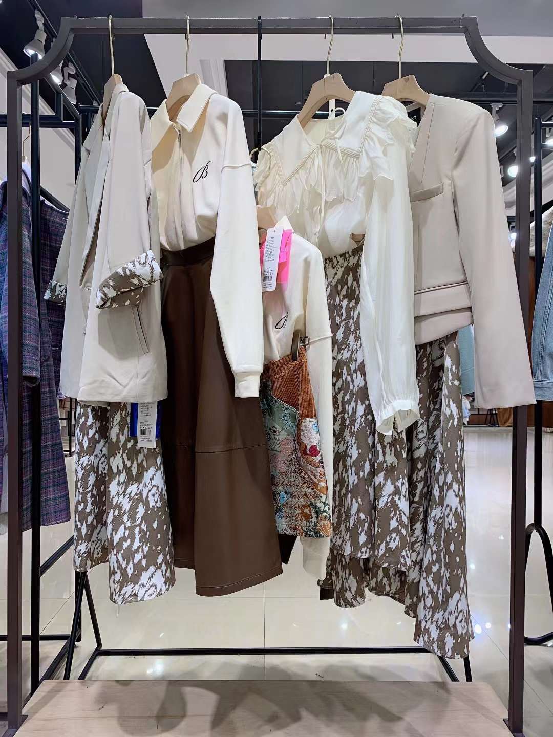 時尚品牌女裝寶貝瑪麗22年新款品牌折扣女裝走份批發(fā)貨源 工廠直銷女裝貨源
