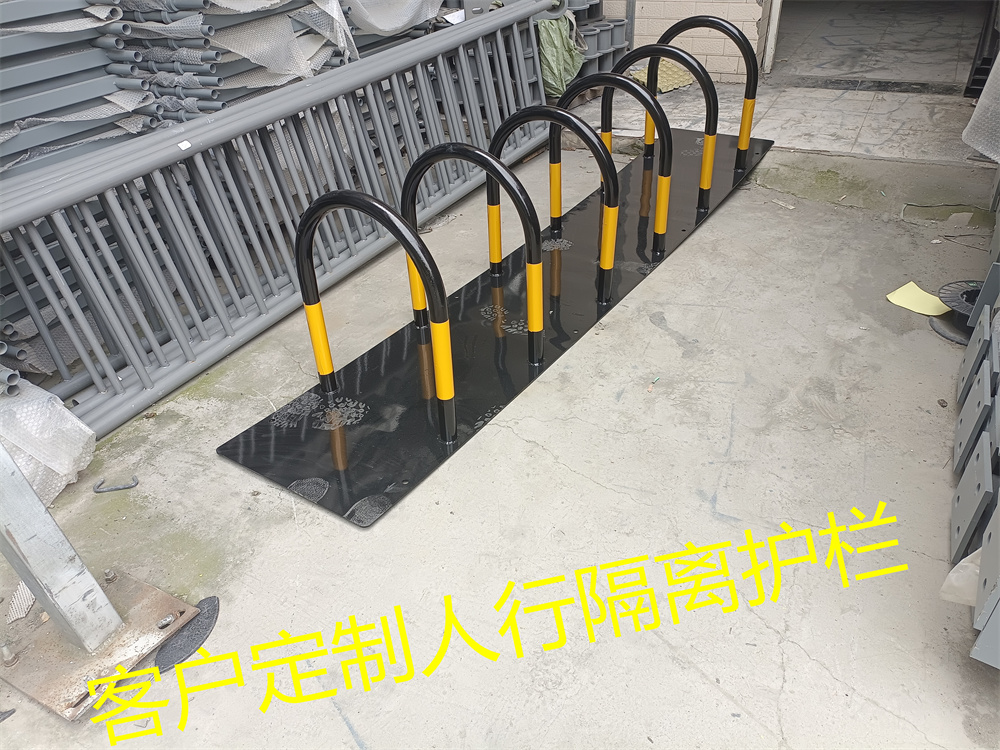 隔離欄隔離墩景觀護(hù)欄人行護(hù)欄