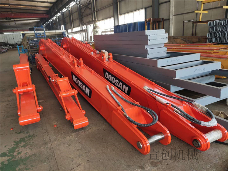 挖掘機(jī)加長臂改裝定制 宣創(chuàng)機(jī)械 鉤機(jī)加長臂工廠 河道清理淤泥加長臂