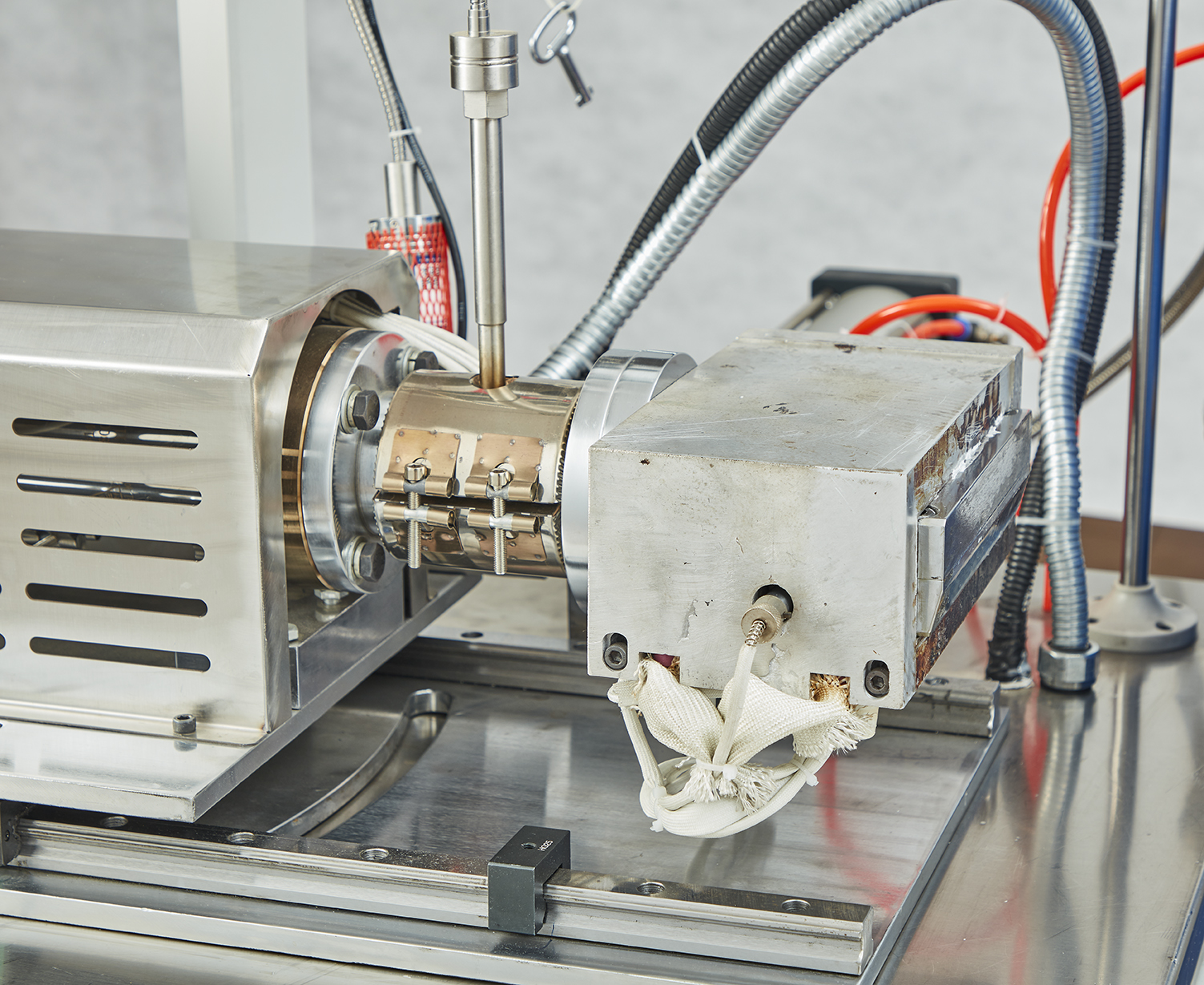 流延機(jī)-廠家定制-供應(yīng)商-報(bào)價(jià)-銷售 TPU流延機(jī)