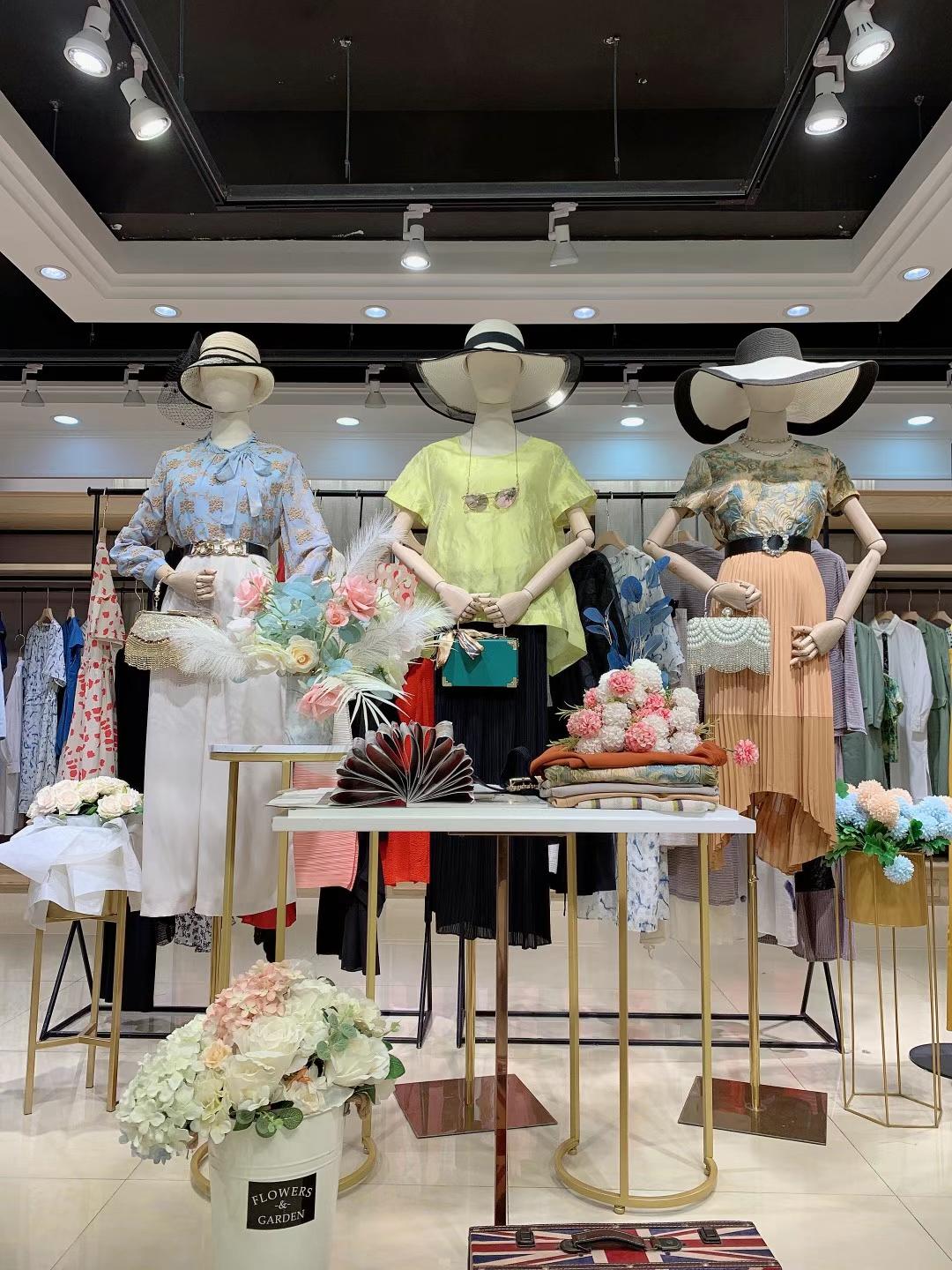 撤柜折扣女裝 臺(tái)繡2022夏怎么找到專柜下架的女裝尾貨廠家一手貨源？