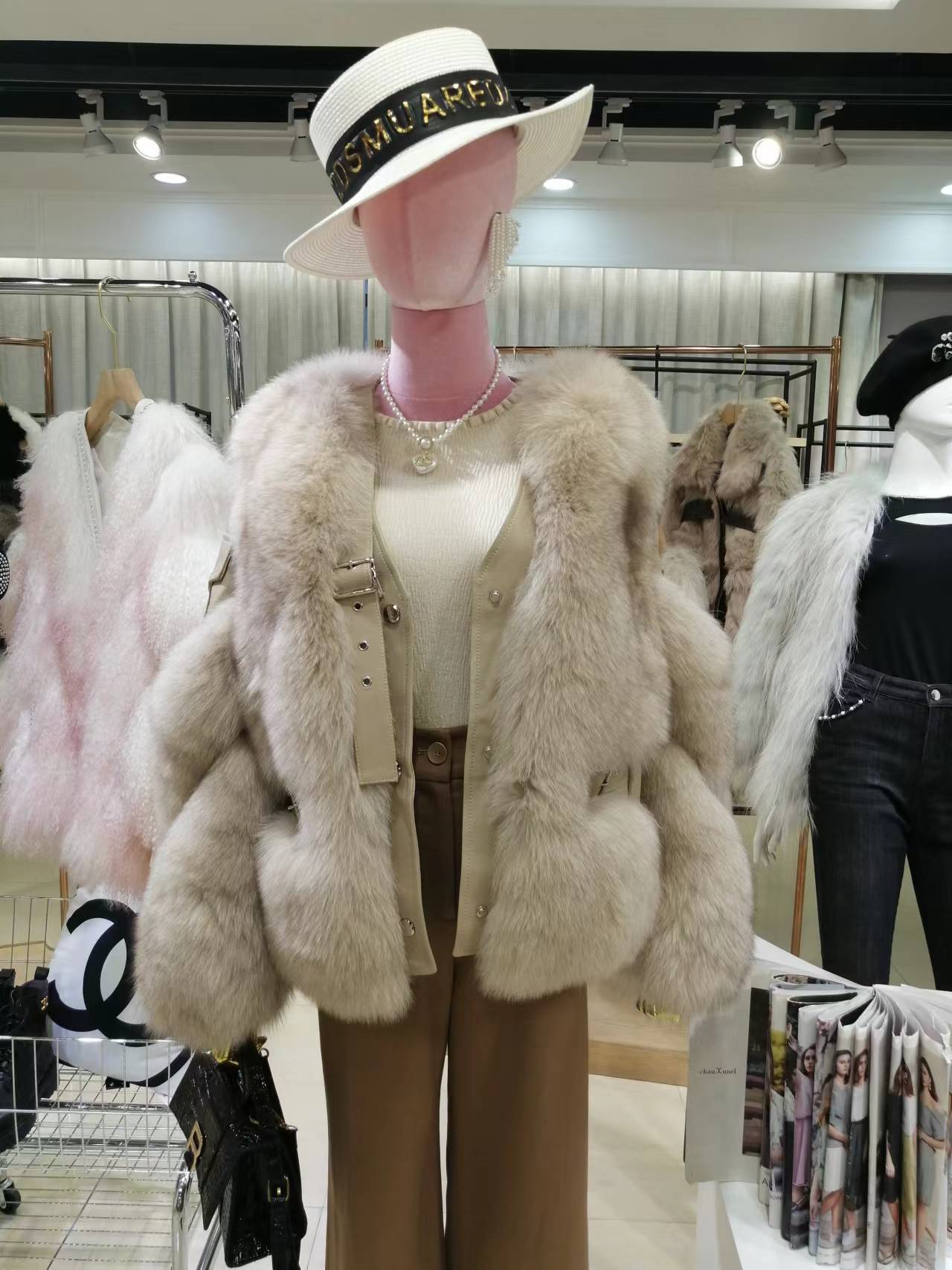 品牌折扣女裝 外套女裝批發(fā)地攤貨源服裝批發(fā)市場 奢香夫人·皮草2022冬