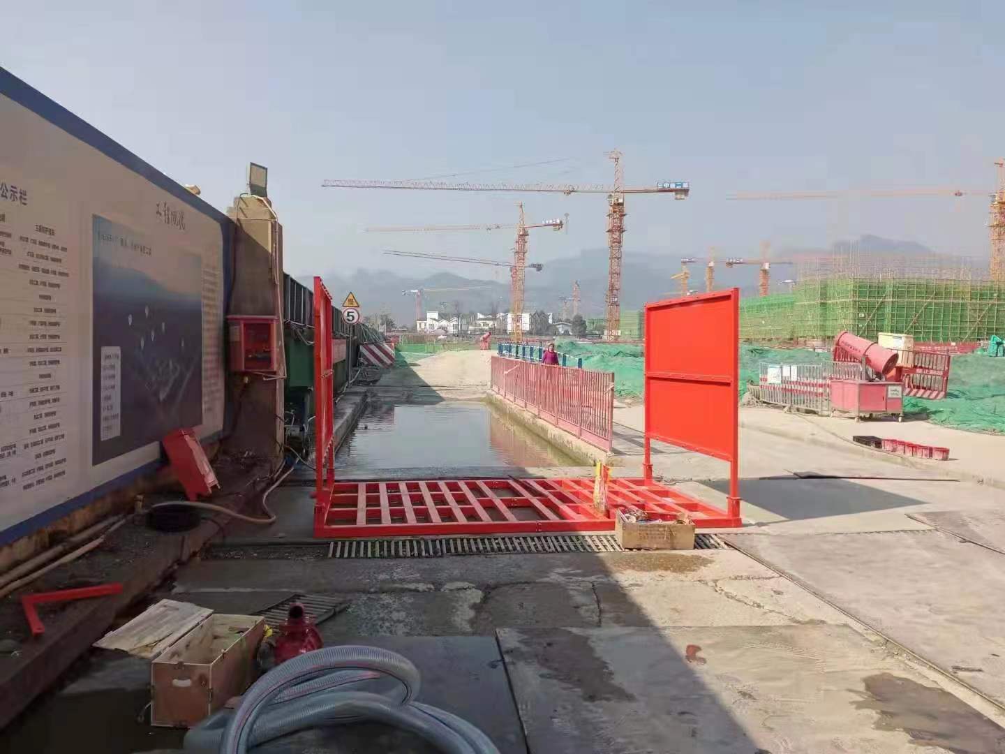 云南礦山車輛自動洗輪機(jī)圖片