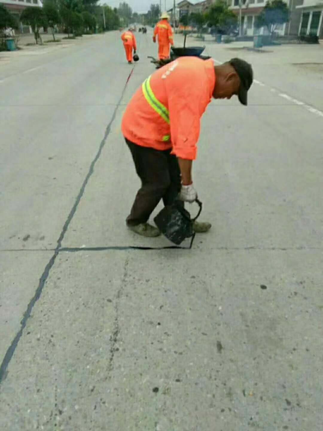 高速道路沥青灌缝胶路面裂缝嵌缝胶 市政道路沥青灌缝胶路面裂缝嵌缝胶图片