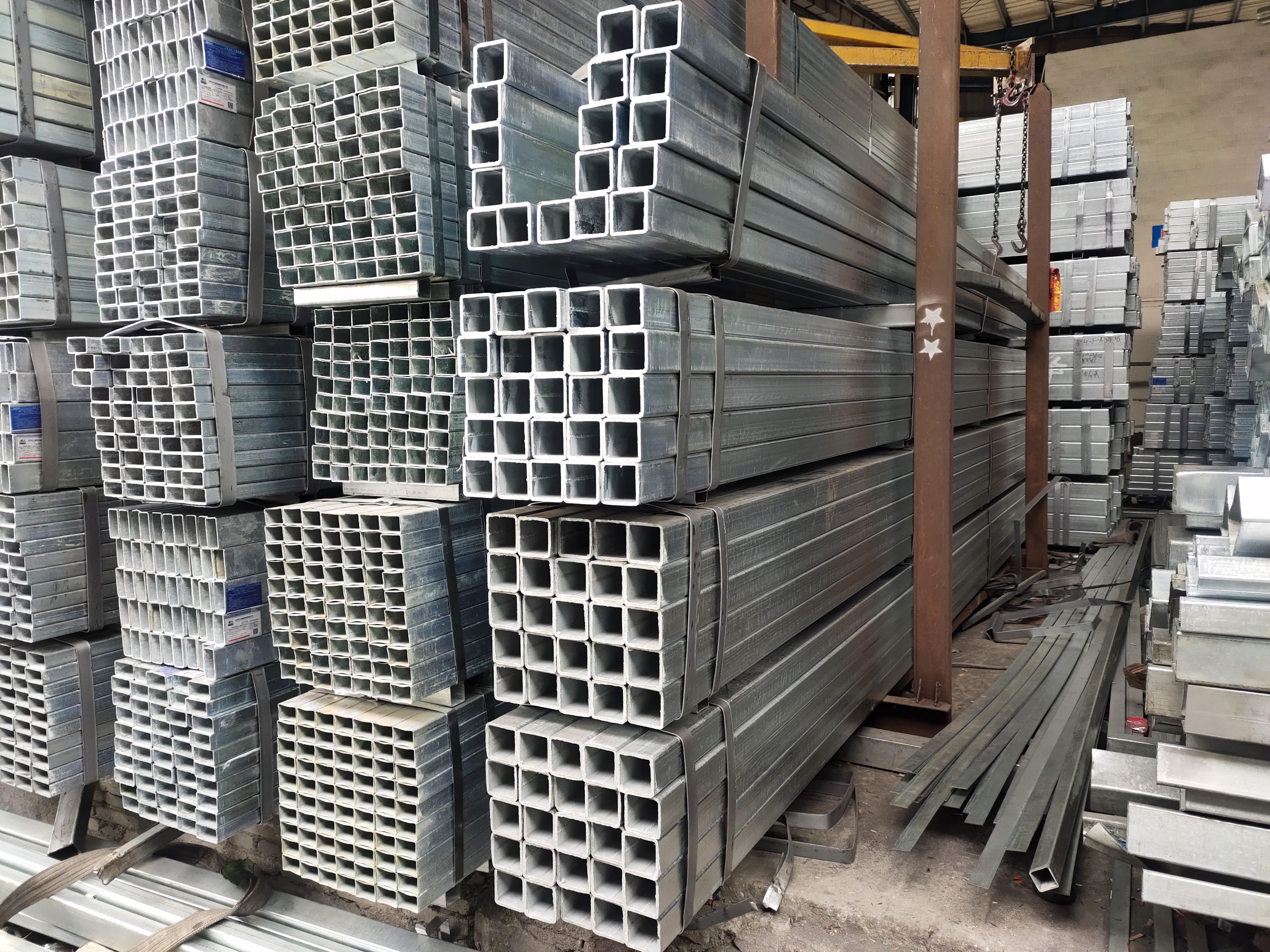 佛山鍍鋅方管生產(chǎn)廠家  廣東鍍鋅方管供應(yīng)商  鍍鋅方管批發(fā)價(jià)格-多少錢(qián)