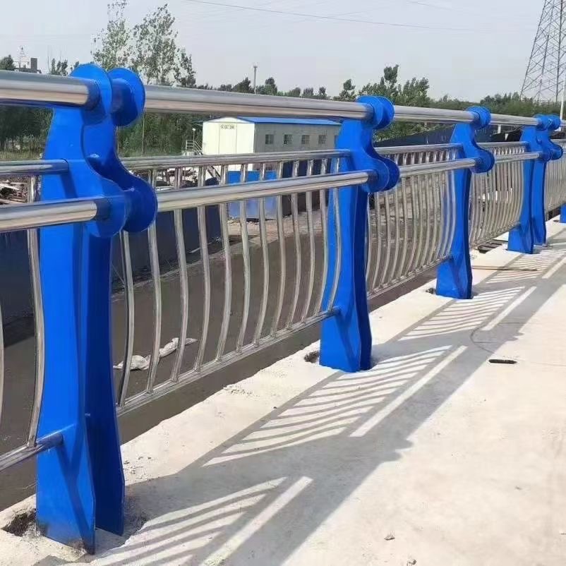 山東不銹鋼復(fù)合管護(hù)欄廠家直銷(xiāo)-哪家好-哪家便宜【山東璀璨金屬制造有限公司】