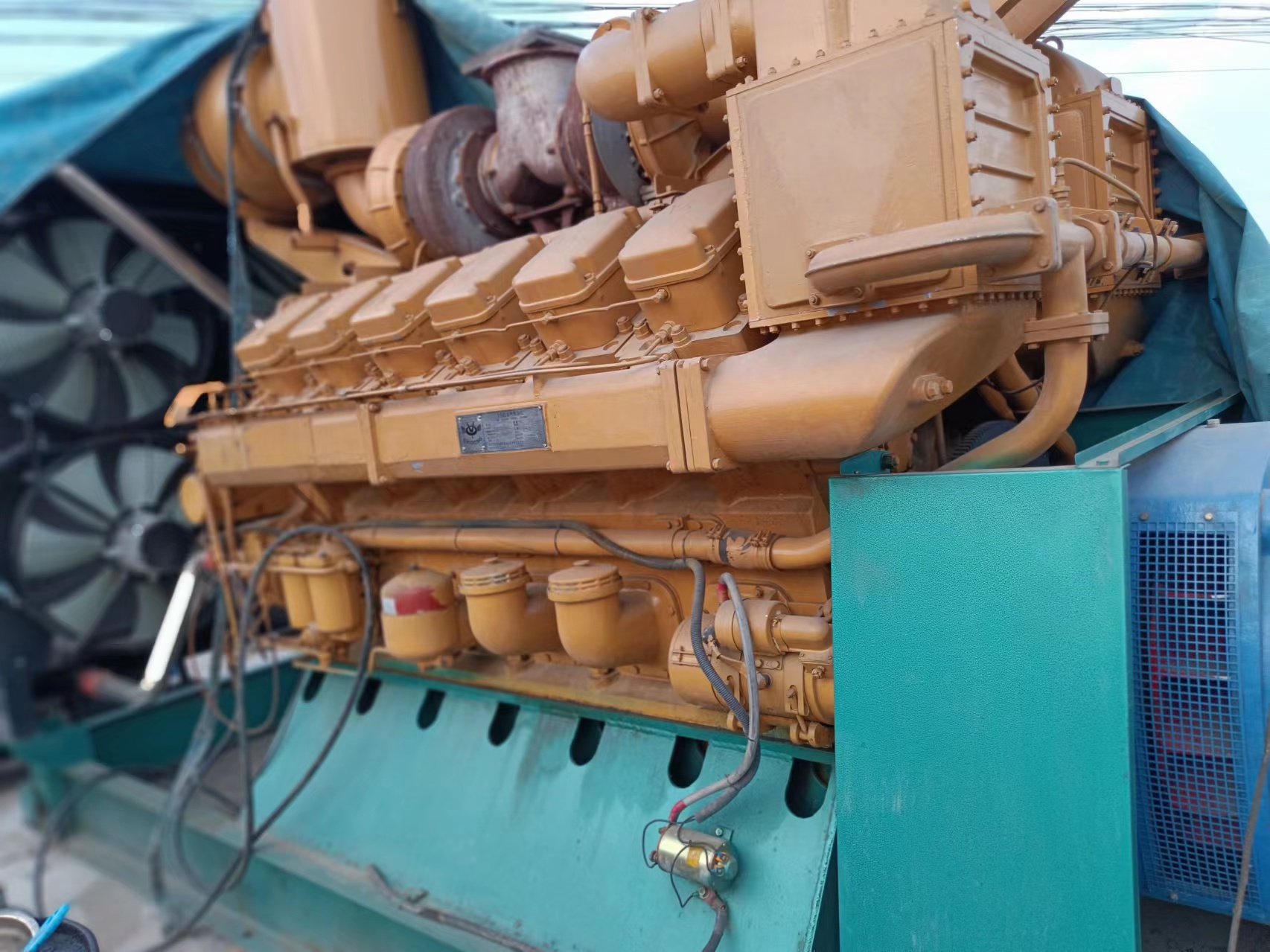 濟(jì)柴1000千瓦發(fā)電機(jī)組圖片