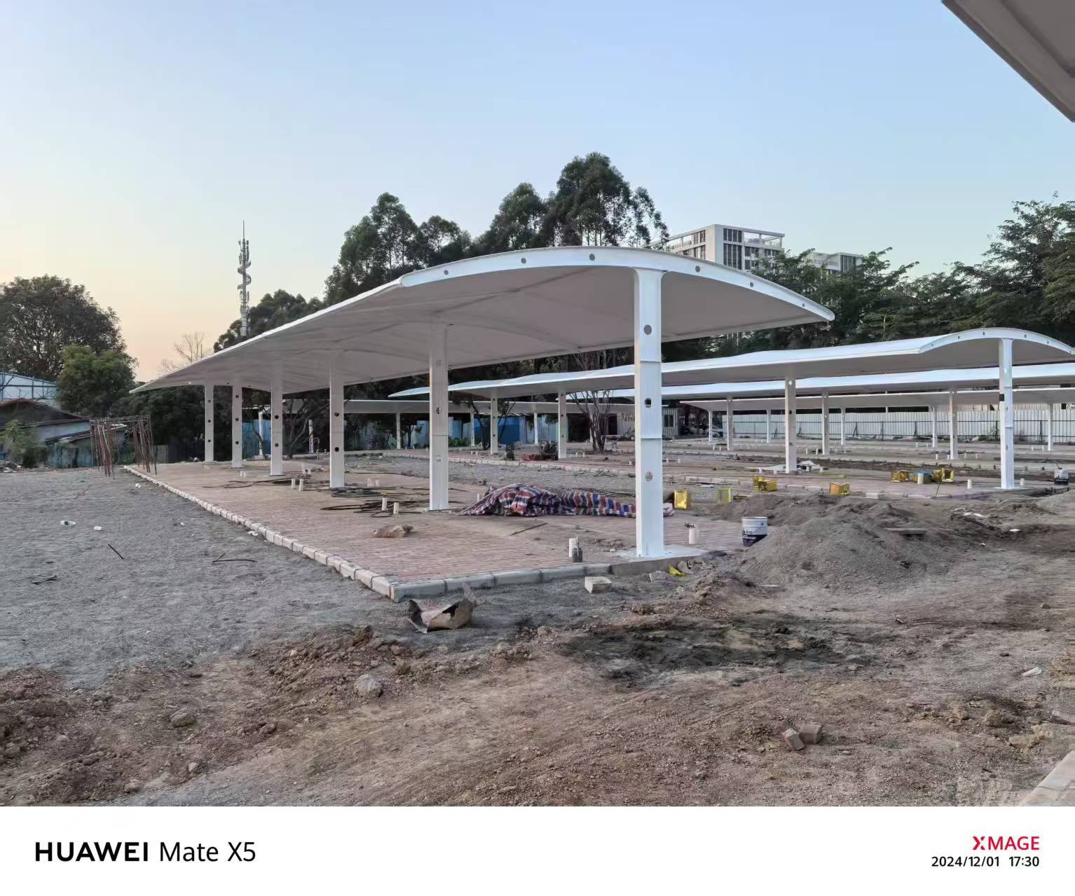 四川汽車膜結(jié)構(gòu)定制-車棚廠家-供應(yīng)商價(jià)格【四川鑫一代膜結(jié)構(gòu)安裝工程有限公司】