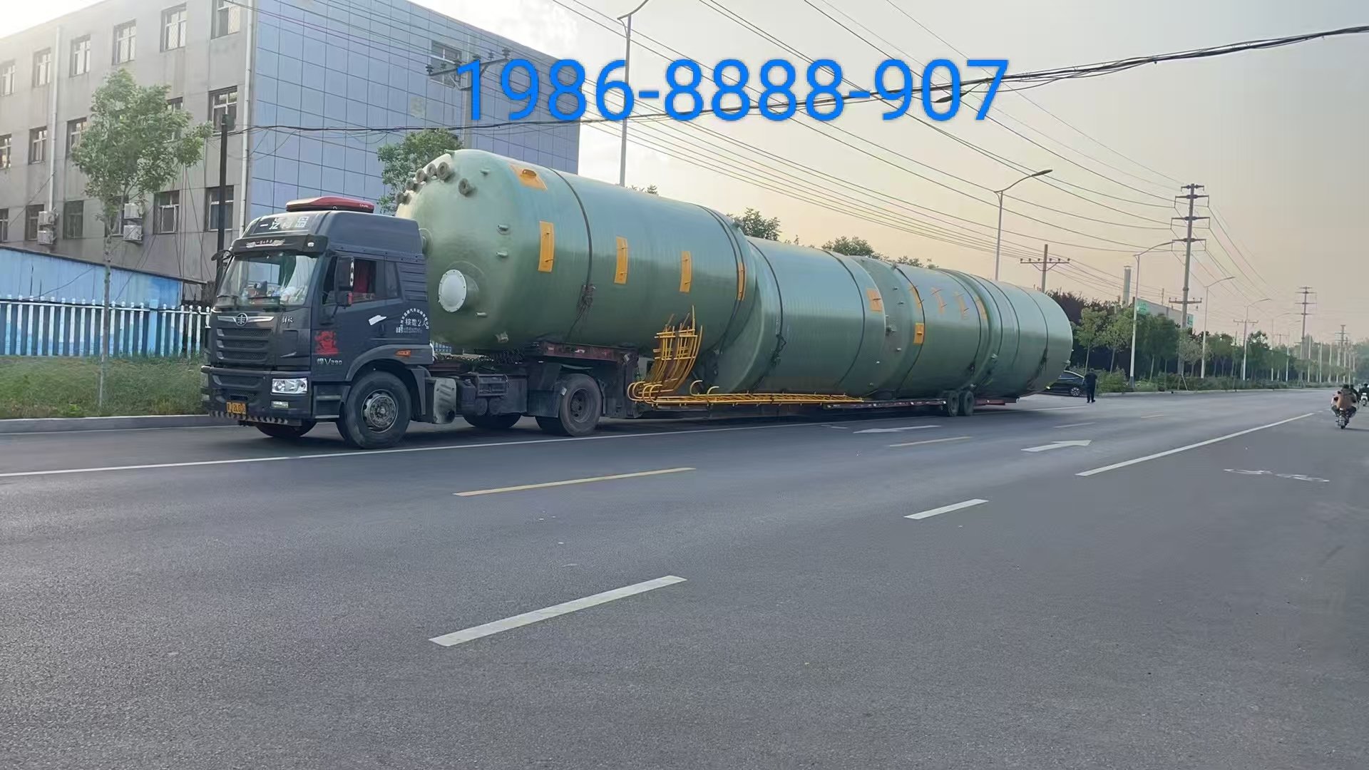 玻璃鋼臥式儲罐，玻璃鋼臥式鹽酸儲罐廠家，玻璃鋼臥式鹽酸儲罐電話，玻璃鋼臥式鹽酸儲罐報價