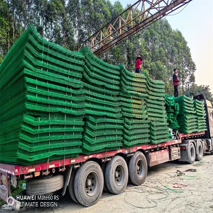 廣西高速公路隔離柵廠家 南寧公路護(hù)欄網(wǎng) 高速公路兩旁防護(hù)網(wǎng) 電焊網(wǎng)隔離柵