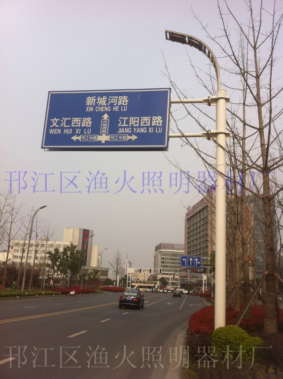 南京懸臂式交通標(biāo)志桿生產(chǎn)供應(yīng)廠家定制各類道路標(biāo)志桿、2F指路牌桿