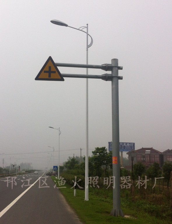 江蘇交通標(biāo)志桿廠家成本定制各類交通安全標(biāo)志桿，F(xiàn)標(biāo)志桿，立柱標(biāo)志桿