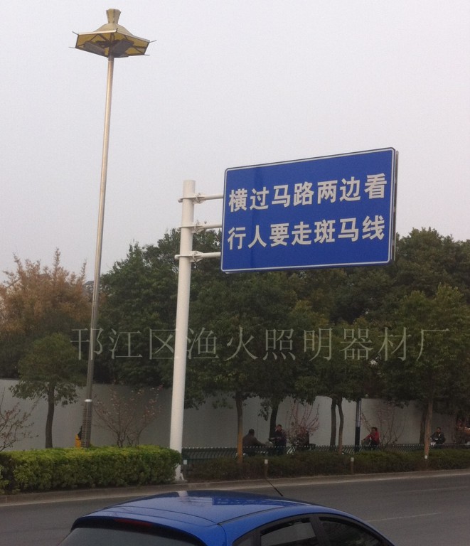 南京懸臂式交通標(biāo)志桿生產(chǎn)供應(yīng)廠家定制各類道路標(biāo)志桿、2F指路牌桿