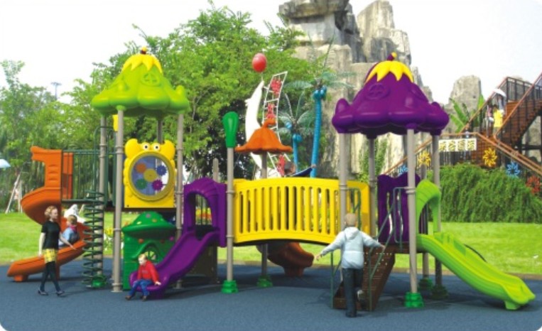幼兒園滑滑梯