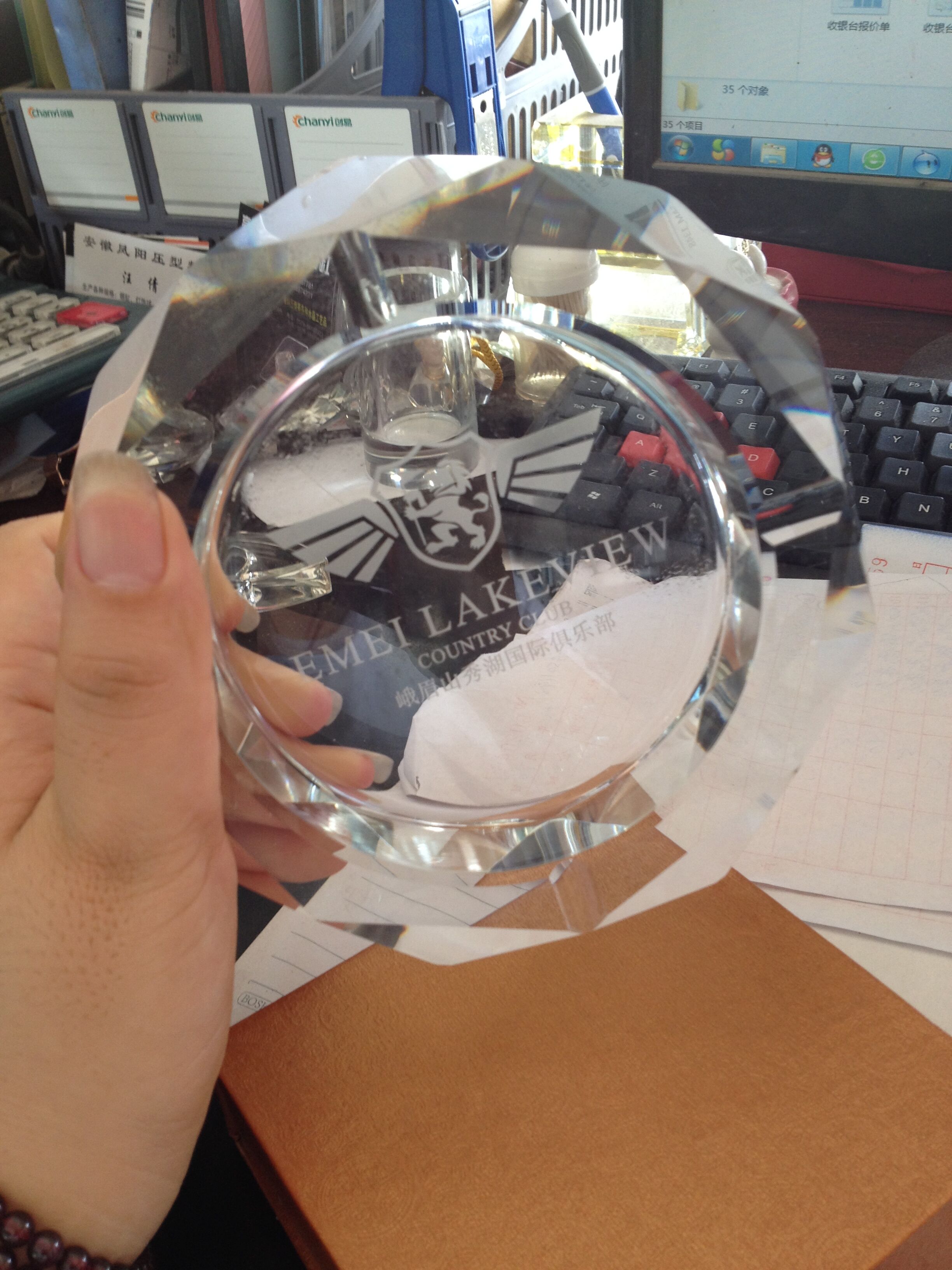 供應(yīng)用于禮品贈(zèng)品|慶典贈(zèng)品|開業(yè)禮品的洛陽(yáng)煙灰缸水晶廣告禮品*煙灰缸