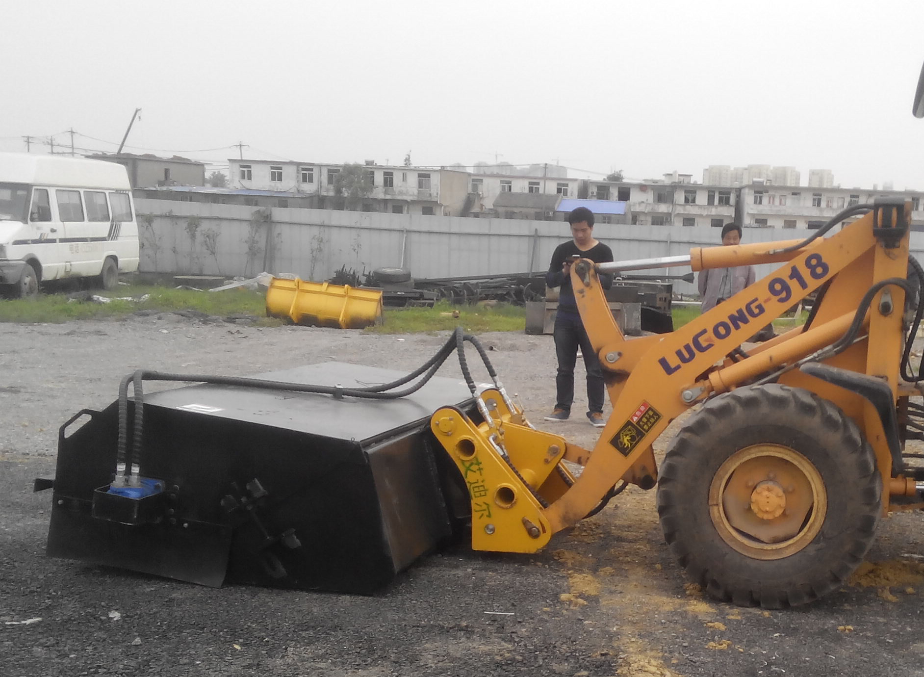 供應(yīng)大型前進(jìn)式清掃器，50裝載機(jī)配前進(jìn)清掃器，滑移裝載機(jī)配前進(jìn)式清掃器