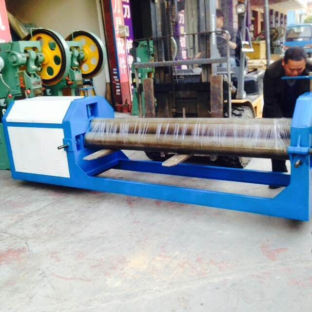 供應(yīng)深圳三輥卷板機(jī)   卷圓機(jī)   3X1600小型卷板機(jī)
