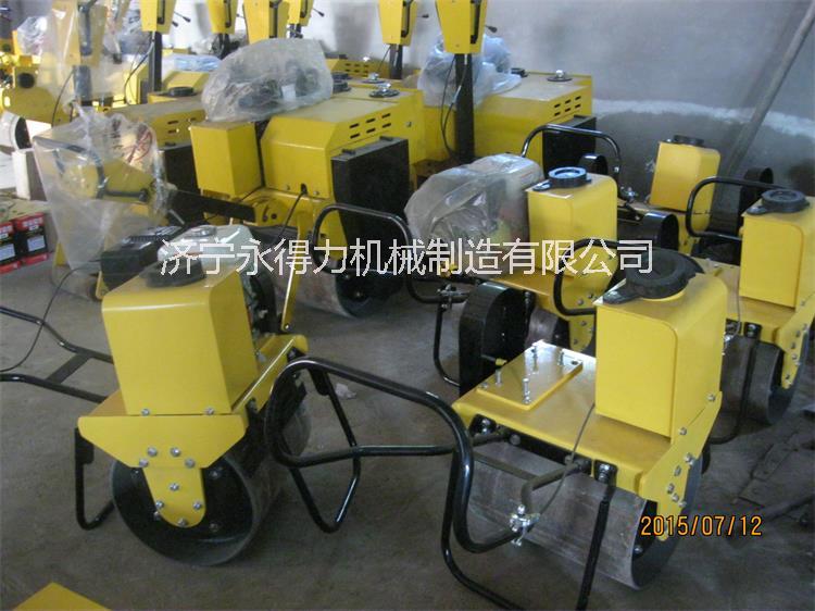 供應(yīng)用于瀝青路面或溝的小型座駕式雙輪振動(dòng)壓路機(jī)廠家供應(yīng)