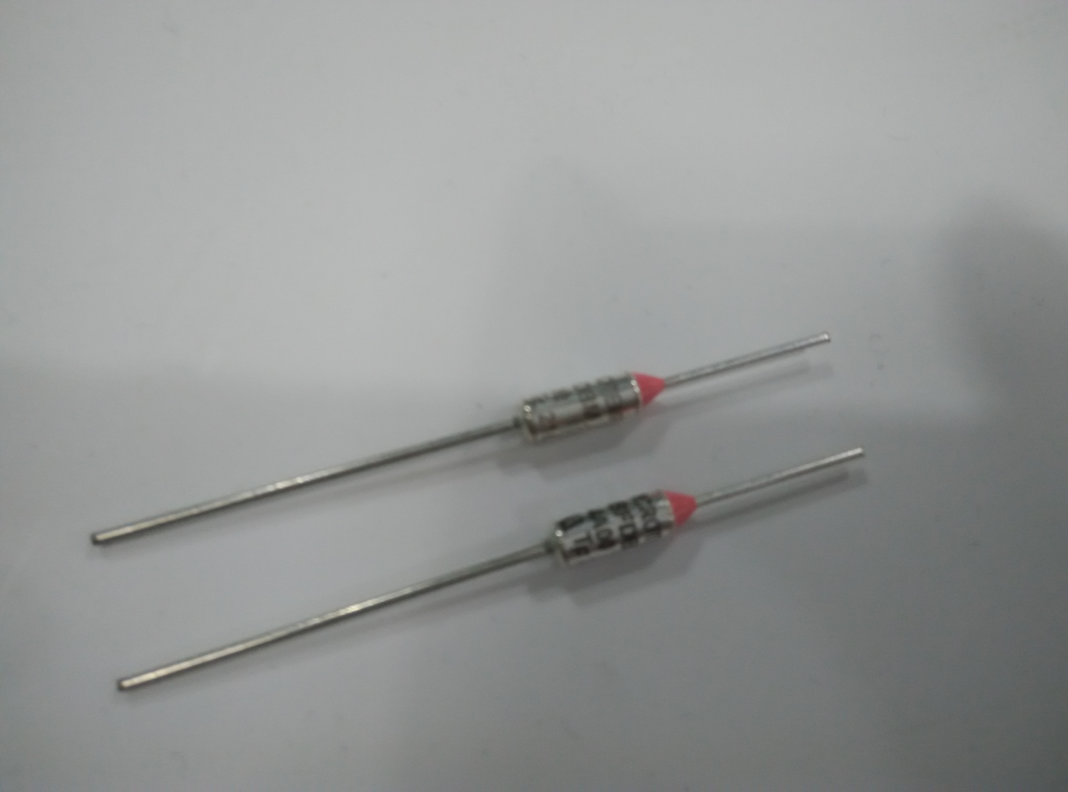 供應(yīng)用于卷發(fā)梳|暖風(fēng)機(jī)|空調(diào)冷凝風(fēng)機(jī)的艾默生216度保險(xiǎn)絲G4A00216C