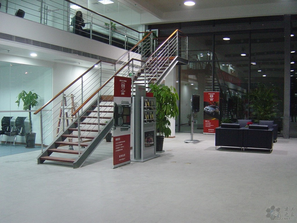 供應(yīng)鋼結(jié)構(gòu)樓梯供應(yīng)價(jià)格公道年底促銷