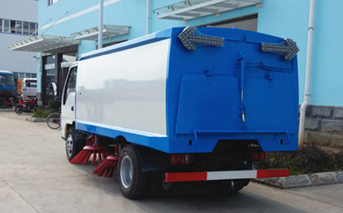 供應(yīng)廠家直銷五十鈴掃路車,程力威CLW5070TSLQ4型道路清掃車
