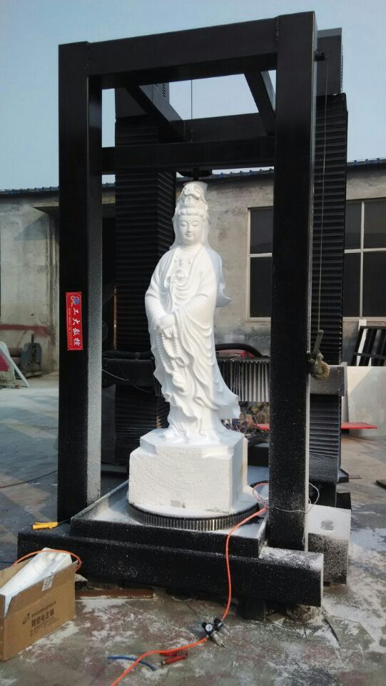 供應鄭州大型佛像觀音雕刻機，石獅子雕刻機，龍柱雕刻機，雕刻機廠家直銷