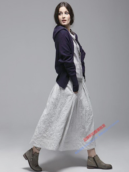 供應(yīng)上海高端女裝艾菲莎爾秋冬服裝尾貨批發(fā)廣州品牌折扣店貨源批發(fā)