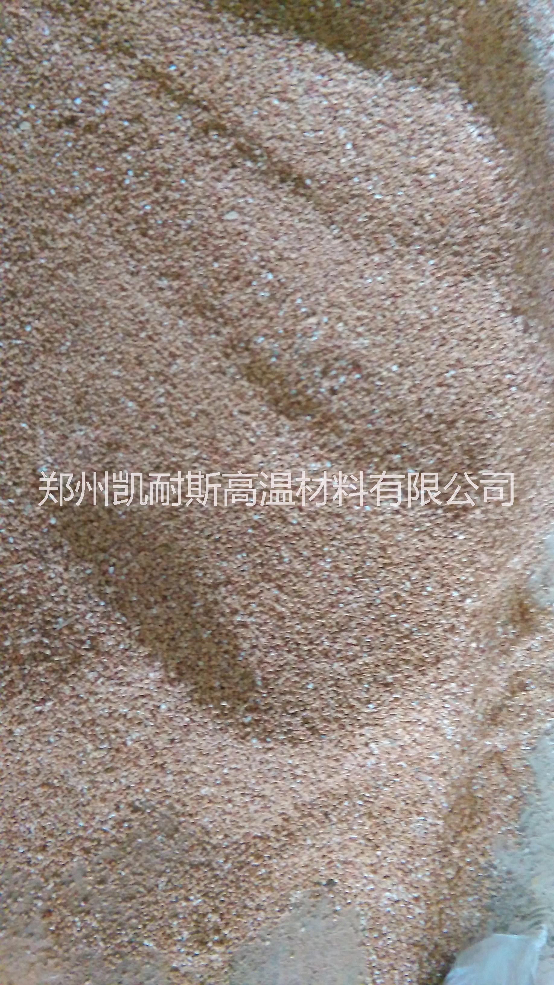 供應(yīng)熔鋁爐*輕質(zhì)保溫澆注料。我公司可生產(chǎn)不同使用溫度，0.6-0.8-1.0-1.2-1.5-1.8系列輕質(zhì)料.