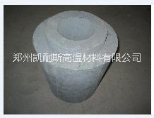 供應(yīng)鋁行業(yè)*碳化硅流口磚預(yù)制件，采用高耐磨抗鋁侵蝕低水泥澆注料(SiC)制作，具有高強(qiáng)度、高耐磨、抗渣蝕