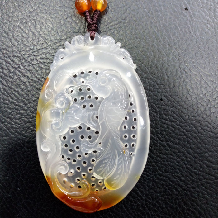 供應冰彩玉髓雕件玉髓掛件批發(fā)手工雕刻
