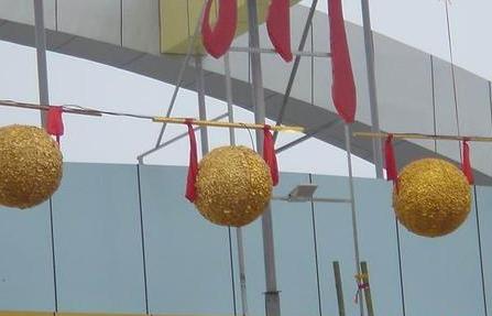 供應(yīng)慶典金球開爆球滿堂彩開合金球舞臺金球吊掛金球