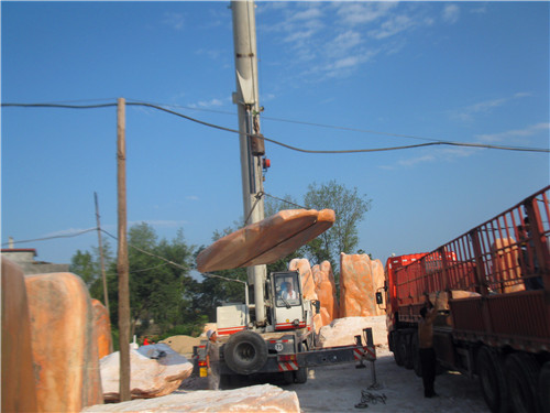 南陽晚霞紅不定形景石草坪石批發(fā)