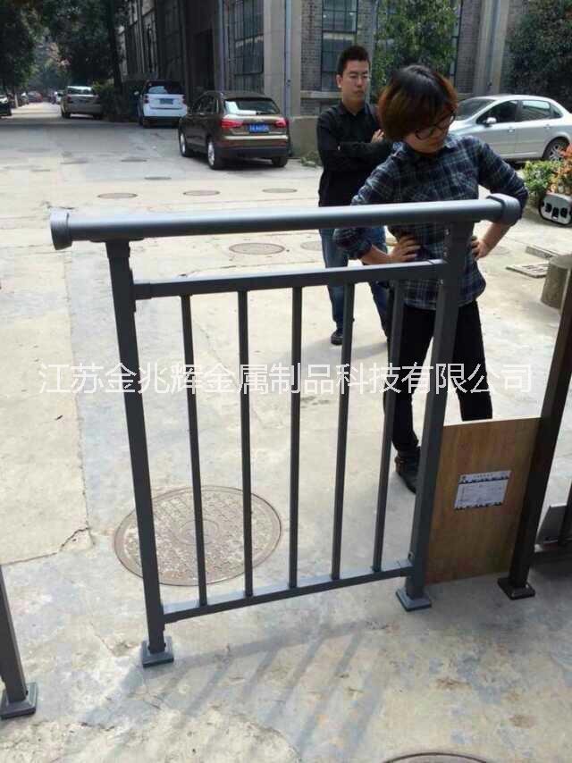 供應(yīng)用于所有開發(fā)商的張家港塑鋼護(hù)欄廠家