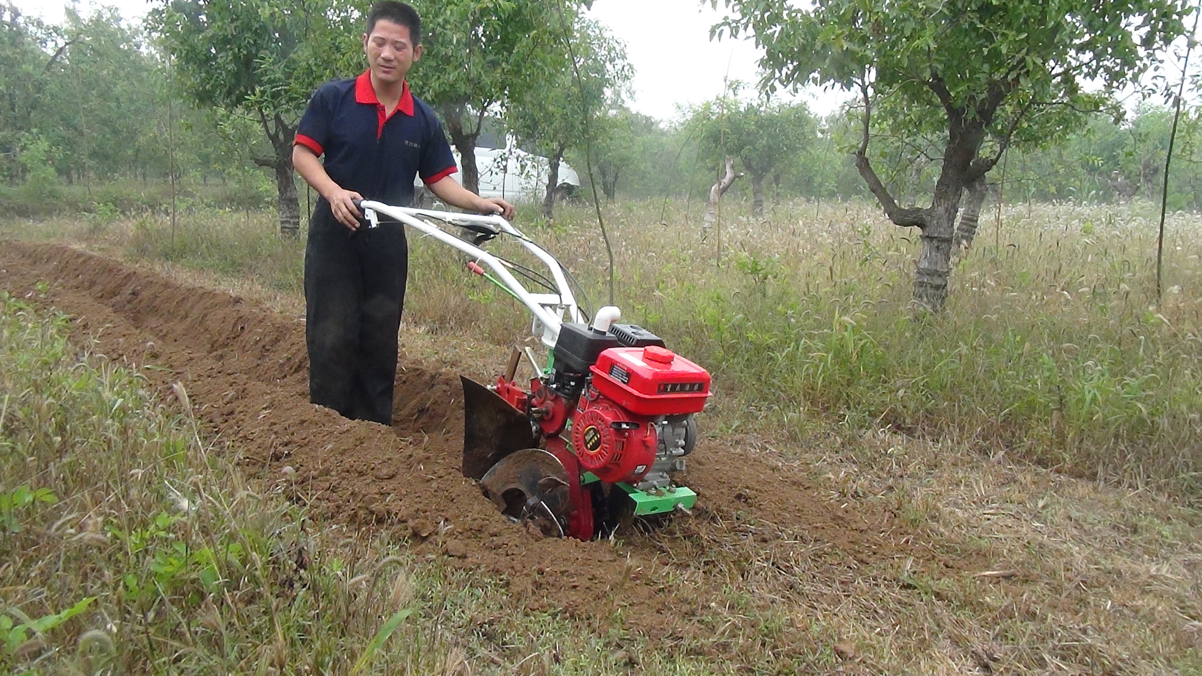 供應(yīng)果園開(kāi)溝施肥機(jī)