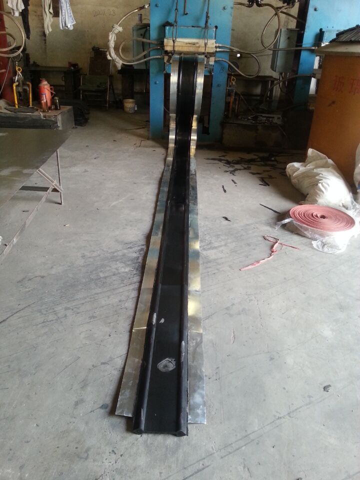 供應多種規(guī)格鋼邊橡膠止水帶