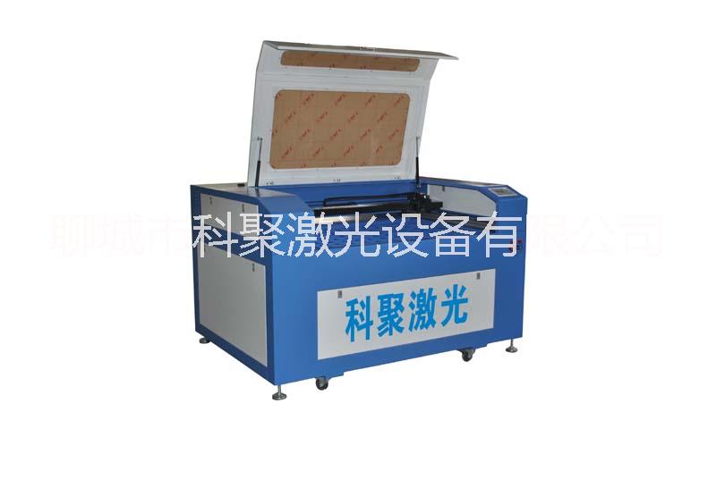 供應(yīng)用于服裝、皮具、的中國科聚直銷1610有機(jī)玻璃切割