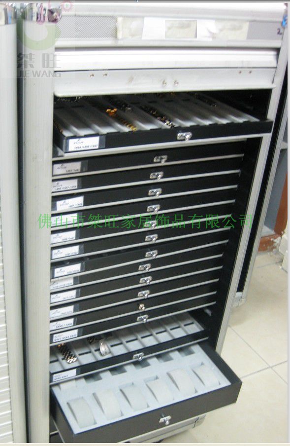 供應(yīng)多層托盤(pán)珠寶手表收納箱、多層手表收納柜、多層手表參展箱、多層托盤(pán)手表展示箱、珠寶首飾展示箱