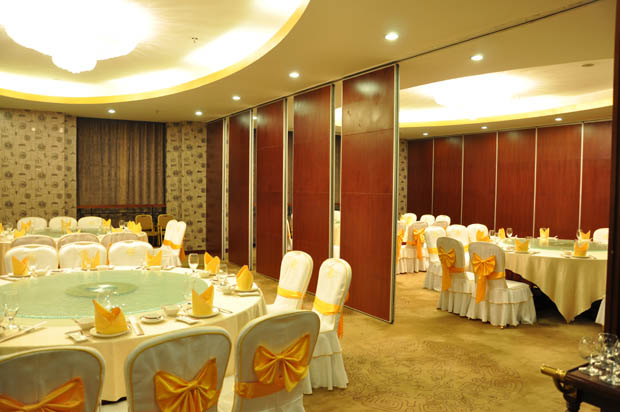 供應(yīng)銀川活動(dòng)隔斷/鋁合金隔斷/玻璃隔斷/酒店活動(dòng)隔斷/廠家