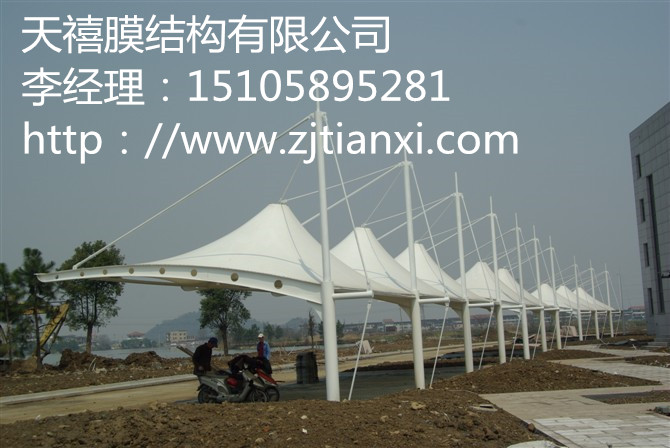 專業(yè)生產(chǎn)PVDF膜結(jié)構(gòu)自潔型車(chē)棚、加工膜結(jié)構(gòu)藝術(shù)景觀傘